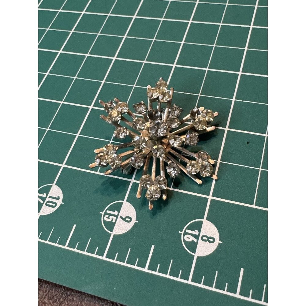 Vintage Rhinestone Snowflake Brooch Silver Tone Sparkly & Elegant 1.5" Wide Grea